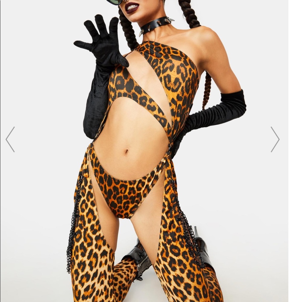 Kitty cut out one piece